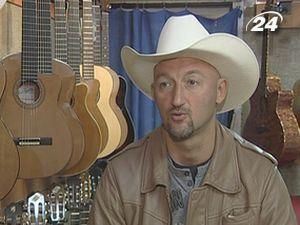 Алексей Мочанов: С ужасом вспоминаю, как играл на баяне Алексей Мочанов: С ужасом вспоминаю, как играл на баяне