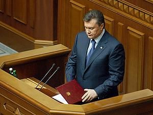 Янукович приїхав до парламенту, подивився на нового суддю і поїхав