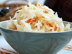 На Харківщині 26 учнів отруїлись капустою На Харківщині 26 учнів отруїлись капустою