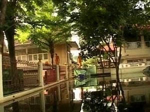 Паводок у Бангкоку затопив один з найдревніших буддійських храмів Паводок у Бангкоку затопив один з найдревніших буддійських храмів