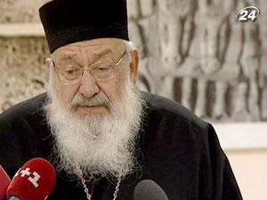 Любомир Гузар молится за митрополита Владимира