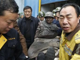 В Китае из-под завалов вытащили 45 горняков