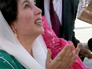 Пакистанский суд предъявил обвинения в убийстве Бхутто