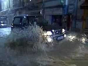 Стихия во Франции: Тысячи без электричества, перекрыты дороги и эвакуация Стихия во Франции: Тысячи без электричества, перекрыты дороги и эвакуация