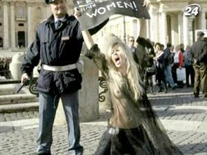 Полиция задержала активисток движения FEMEN в Ватикане Полиция задержала активисток движения FEMEN в Ватикане