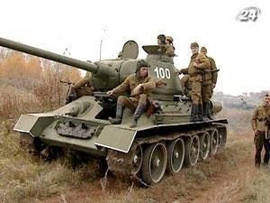 Военные реконструкторы воссоздали бой за освобождение Киева Военные реконструкторы воссоздали бой за освобождение Киева