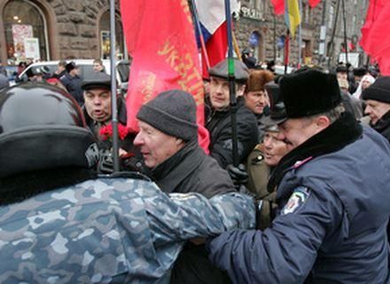 Міліція на Хрещатику затримала трьох націоналістів. Комуністам обіцяє адмінпротокол