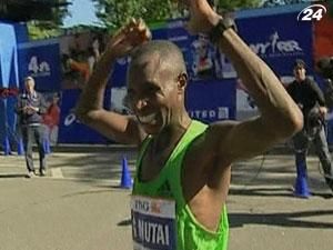 Легка атлетика: Джефрі Мутаї побив рекорд Нью-Йоркського марафону Легка атлетика: Джефрі Мутаї побив рекорд Нью-Йоркського марафону