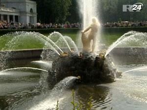 Звуки фонтанов Петергофа творят торжественную симфонию