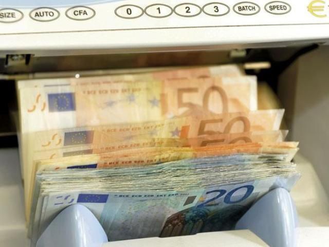 На міжбанку долар стабільний, євро впав На міжбанку долар стабільний, євро впав