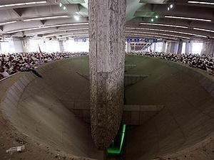 Сегодня мусульмане бросают камни в дьявола Сегодня мусульмане бросают камни в дьявола