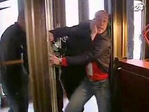 Експерти порадили журналістам одягати спеціальні жилети Експерти порадили журналістам одягати спеціальні жилети