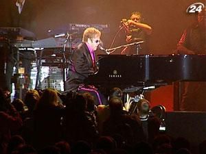 Элтон Джон представил в столице новую музыкальную программу Элтон Джон представил в столице новую музыкальную программу