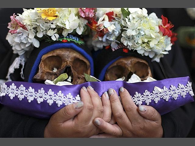 У Болівії традиційно дякують черепам