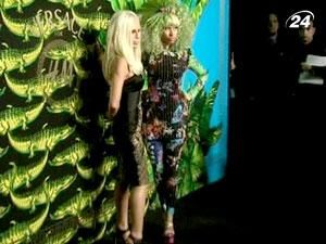 Леди Гага продолжает вдохновлять дизайнеров Леди Гага продолжает вдохновлять дизайнеров