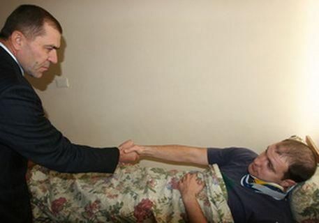 Бійцеві, який постраждав під Радою, дали премію Бійцеві, який постраждав під Радою, дали премію