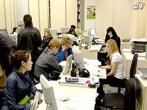 Українці знову понесли гроші у банки Українці знову понесли гроші у банки