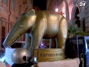 Итальянские журналисты поиздевались над Сильвио Берлускони Итальянские журналисты поиздевались над Сильвио Берлускони