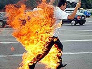 У Непалі чернець підпалив себе і втік У Непалі чернець підпалив себе і втік