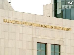 Казахстан: Депутати просять Назарбаєва розпустити нижню палату