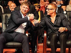 Ван Дамм собирается провести в Чечне бой под лозунгом "Рамзан - ван Дамм" Ван Дамм собирается провести в Чечне бой под лозунгом "Рамзан - ван Дамм"