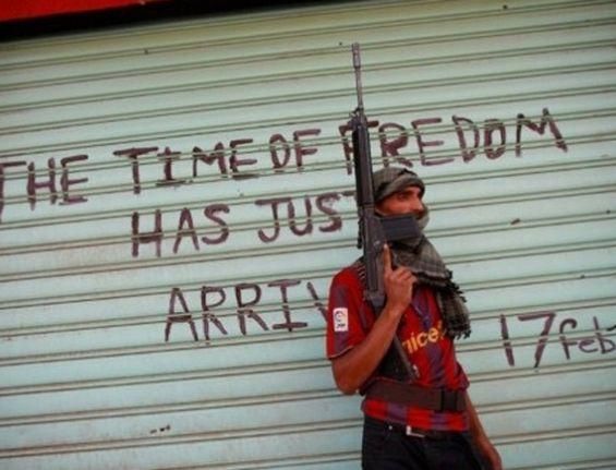 Ливийские повстанцы начали воевать между собой Ливийские повстанцы начали воевать между собой