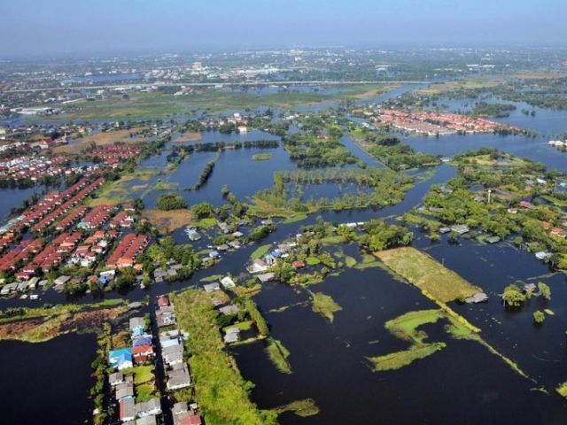Повінь у Таїланді з висоти Повінь у Таїланді з висоти