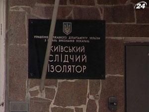 Сторонники Тимошенко митинговали под Лукьяновским СИЗО Сторонники Тимошенко митинговали под Лукьяновским СИЗО