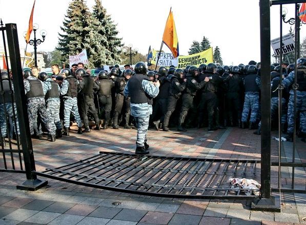 Литвин: Якщо хочете, прийдіть і розберіть цей паркан