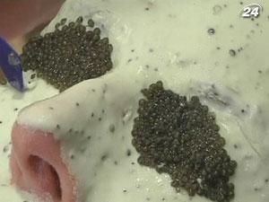 В Голливуде становятся популярными маски из икры В Голливуде становятся популярными маски из икры