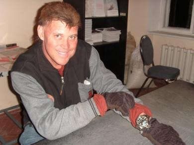 В Черновцах американский политик стал бездомным, пока искал любимую