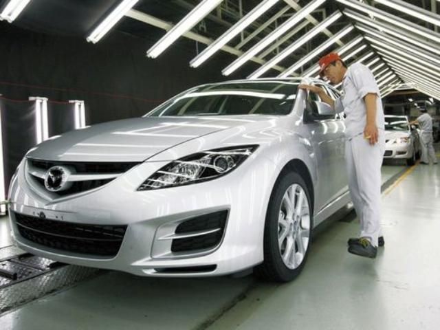 Японські автовиробники відновили роботу в Таїланді