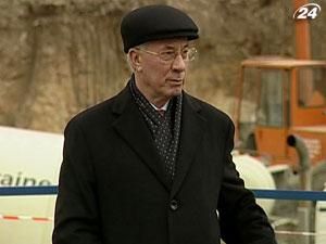 За ответами относительно стоимости газа Азаров всех отправляет в Facebook За ответами относительно стоимости газа Азаров всех отправляет в Facebook