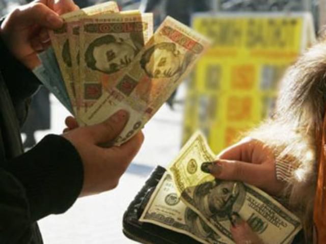 Азаров сказал как долго будет держать стабильный курс гривны Азаров сказал как долго будет держать стабильный курс гривны