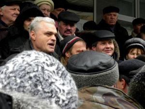 Під Кабміном збираються чорнобильці Під Кабміном збираються чорнобильці