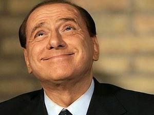 Берлусконі забрав з собою турецьку шаблю Берлусконі забрав з собою турецьку шаблю