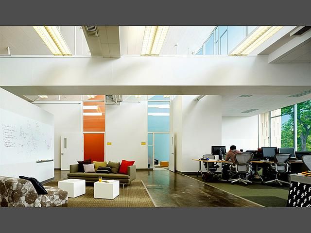 Необычный офис компании Facebook Необычный офис компании Facebook