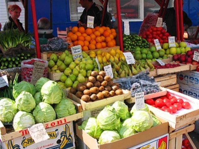 Азаров хоче засипати Україну овочами Азаров хоче засипати Україну овочами