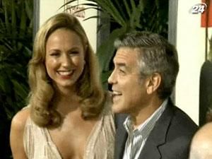 Джордж Клуни в сопровождении девушки Стейси Киблер презентует "Потомков"