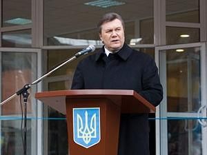 Янукович пообещал 953 гривны для студентов в 2012 году