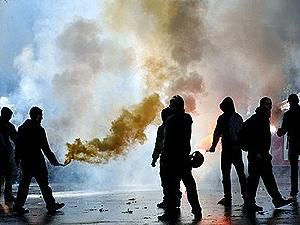 Италия: Пока Монти в парламенте, студенты дерутся с полицией