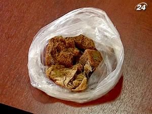 В Краматорске женщина купила хлеб с тряпкой В Краматорске женщина купила хлеб с тряпкой