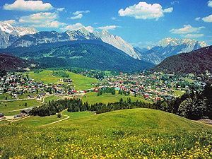 В Швейцарии запретили ходить в Альпы голым