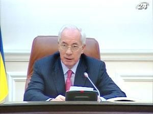 Прем'єр вимагає відбирати ліцензії у аптек, які завищують ціни Прем'єр вимагає відбирати ліцензії у аптек, які завищують ціни