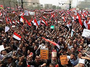 На главной площади Каира снова протестуют