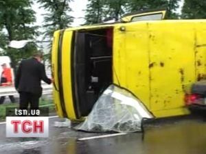 Из-за драки водителя и пасарижа, произошло ДТП с участием 4 машин Из-за драки водителя и пасарижа, произошло ДТП с участием 4 машин