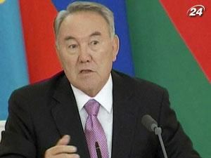 Назарбаєв пропонує Медведєву і Лукашенку відмовитися від долара