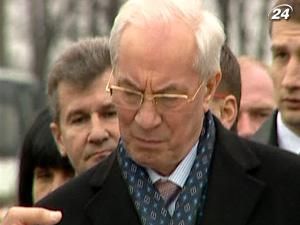 Азаров пообещал поднять пенсии "чернобыльцам" до 3-4 тысяч гривен