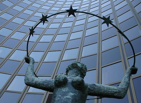 ЄС і похвалив, і розкритикував новий закон про вибори в Україні ЄС і похвалив, і розкритикував новий закон про вибори в Україні