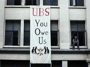 В Лондоне "оккупанты" захватили здание банка